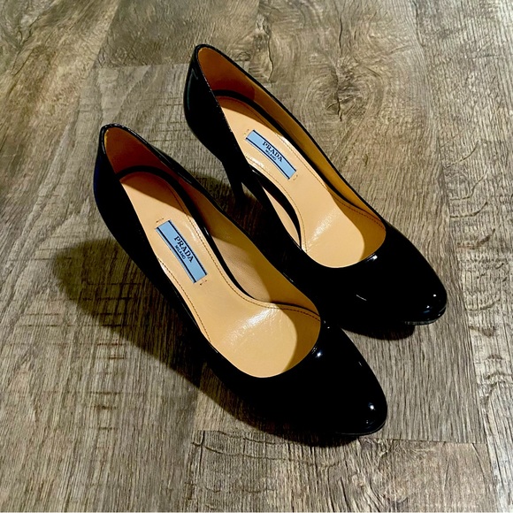 Prada Black Patent Leather Rounded Toe Pumps Size 37 1/2 - Picture 1 of 16